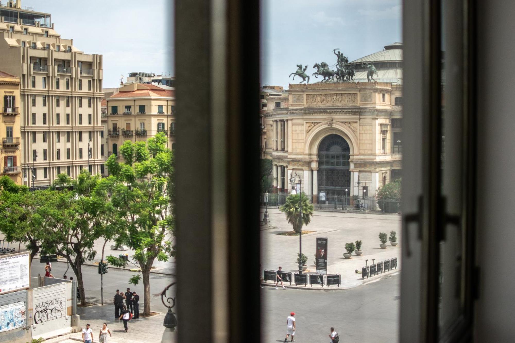 Politeama Crystal Rooms Palermo Exteriör bild